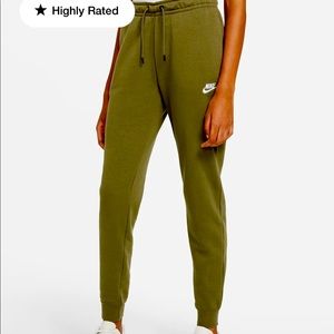 Nike Sportswear Essential Joggers